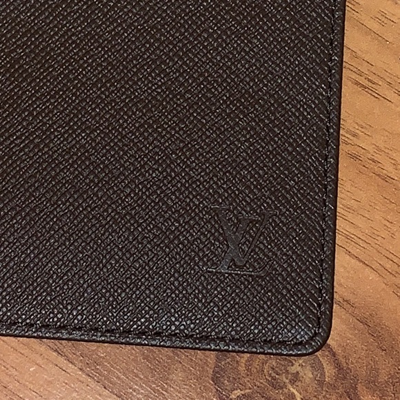 Authentic Louis Vuitton Taiga Leather ID / Card Holder - Picture 2 of 9